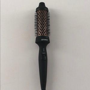 Amika blowout babe brush